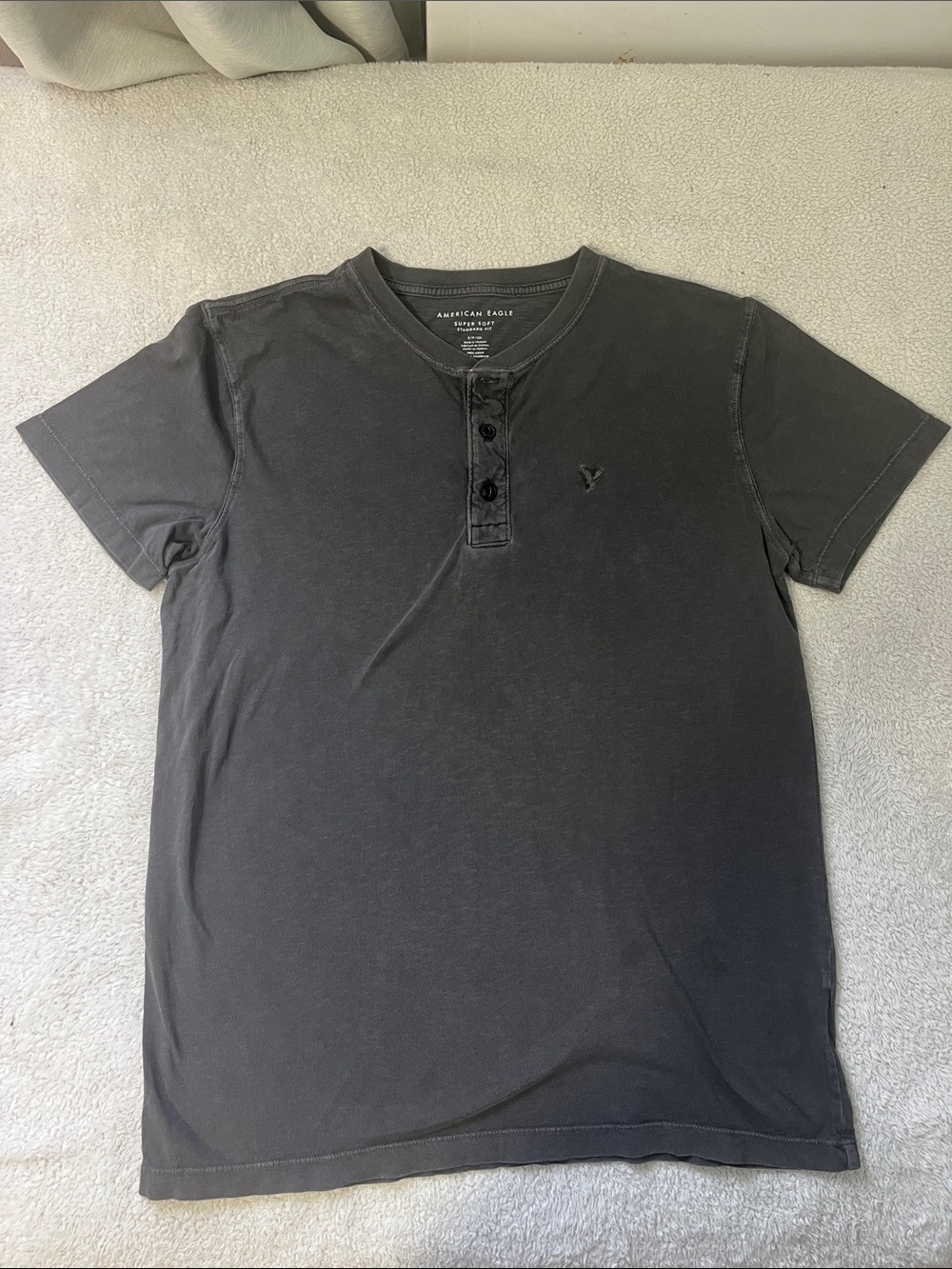 American Eagle Outfitters Men’s Charcoal Short Sleeve Henley Tee A026